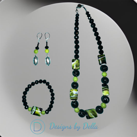 19” BLACK, WHITE AND GREEN MARBLE BEAD NECKLACE SET ￼￼